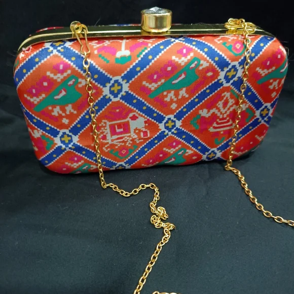 Traditional clutch/sling - Picture 2 of 7
